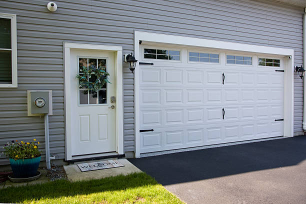 24/7 Emergency Garage Door Panel Replacement experts in Belville, NC